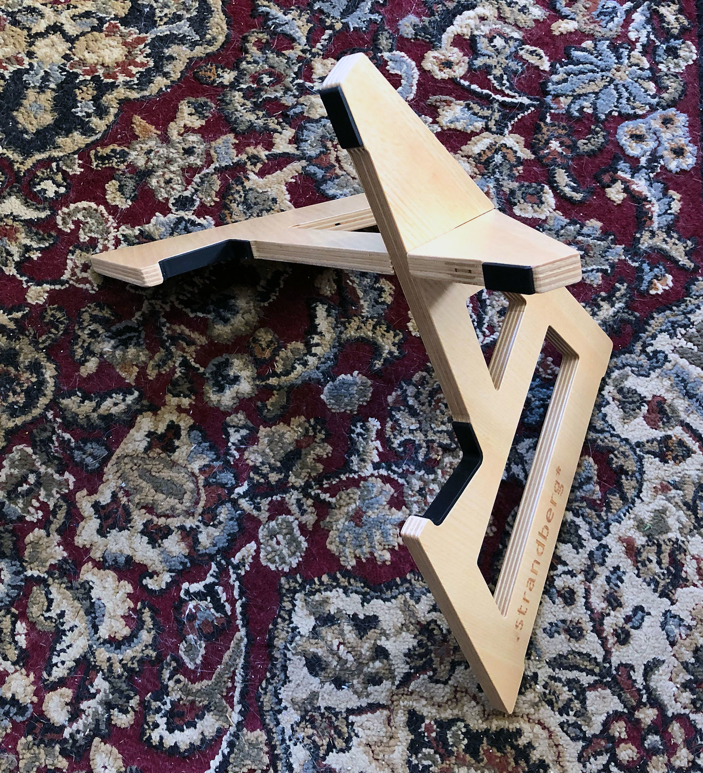 The cunningly designed custom stand.