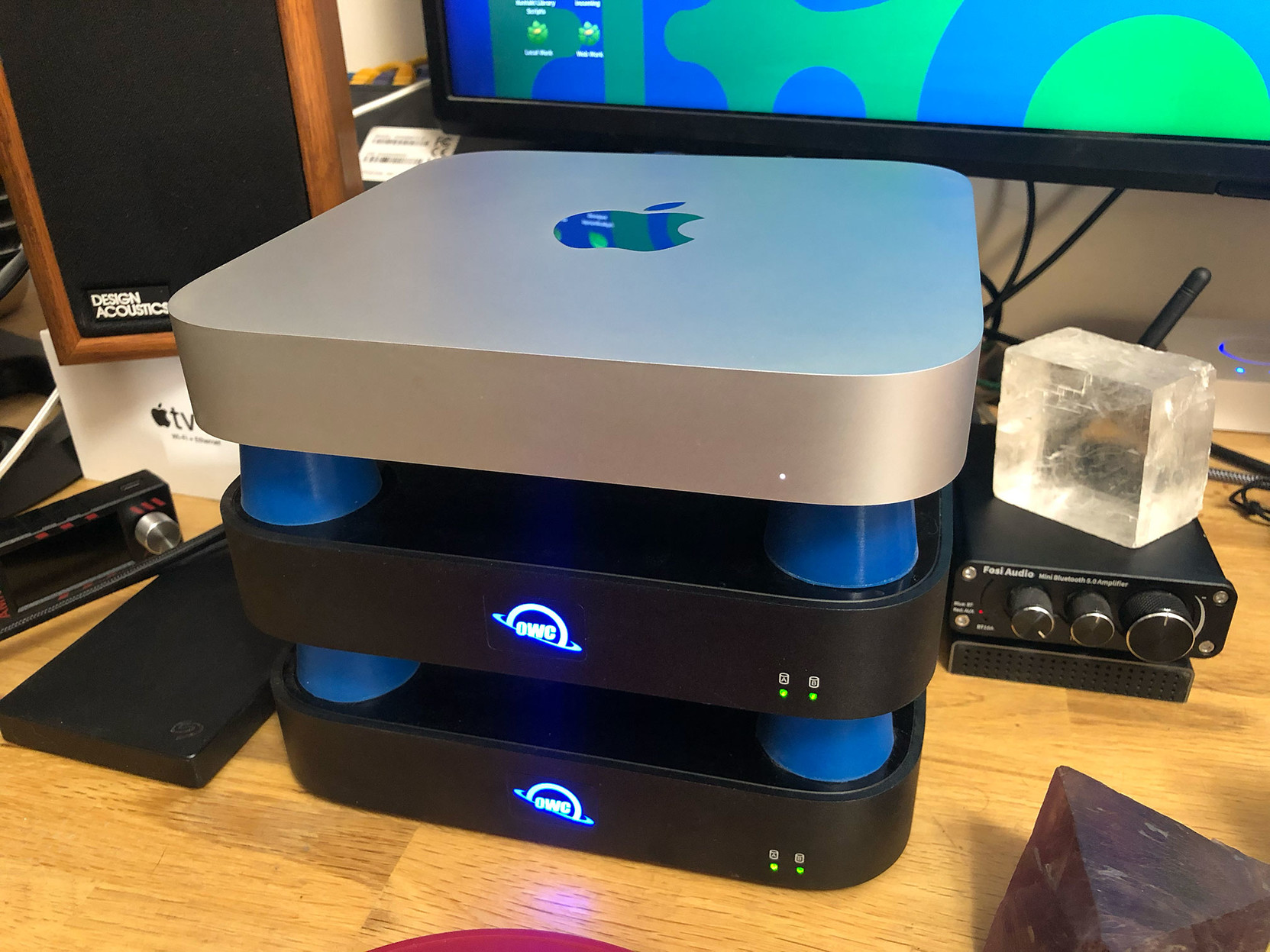 Computer on top, drive hubs down below. Lights on = good!