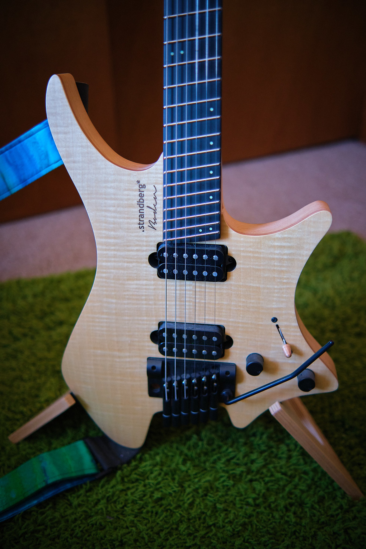 My beautiful, headless .strandberg* guitar … the most ergonomic and playable electric I’ve ever found.

Her name is either Cascadia or Alaska; I’ve never settled. Why not both?

https://strandbergguitars.com